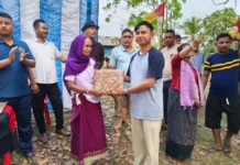 করবুকের মহন্তপাড়ায় ২০০টি রিগনাই বিতরণ, এডিসি নির্বাচন সামনে রেখে ঐক্যের আহ্বান করবুকের মহন্তপাড়ায় ২০০টি রিগনাই